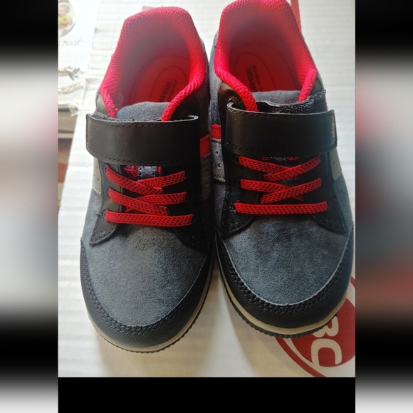 Boy's shoee - Picture 3 of 3